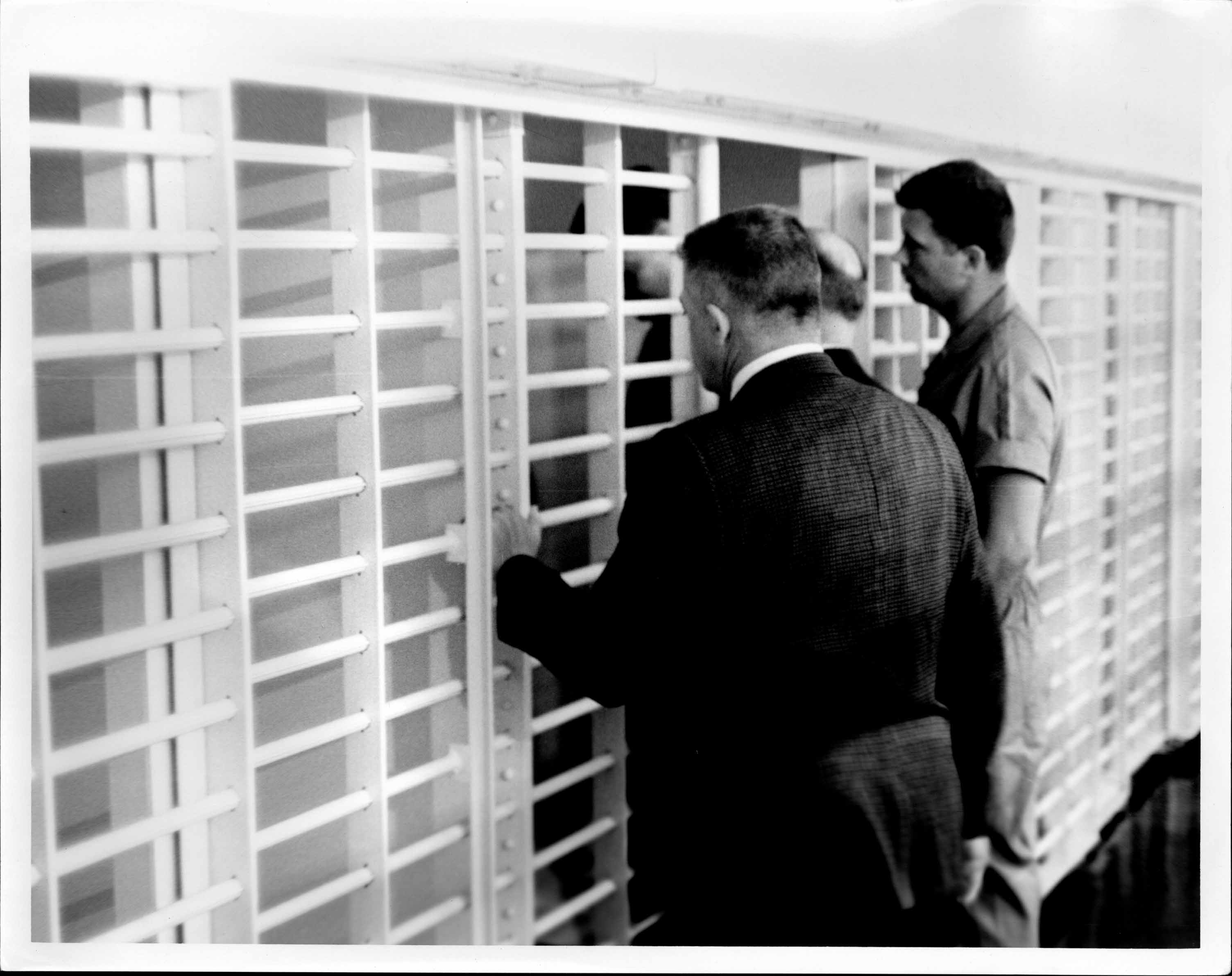 26James Earl Ray in cell 04.jpg
